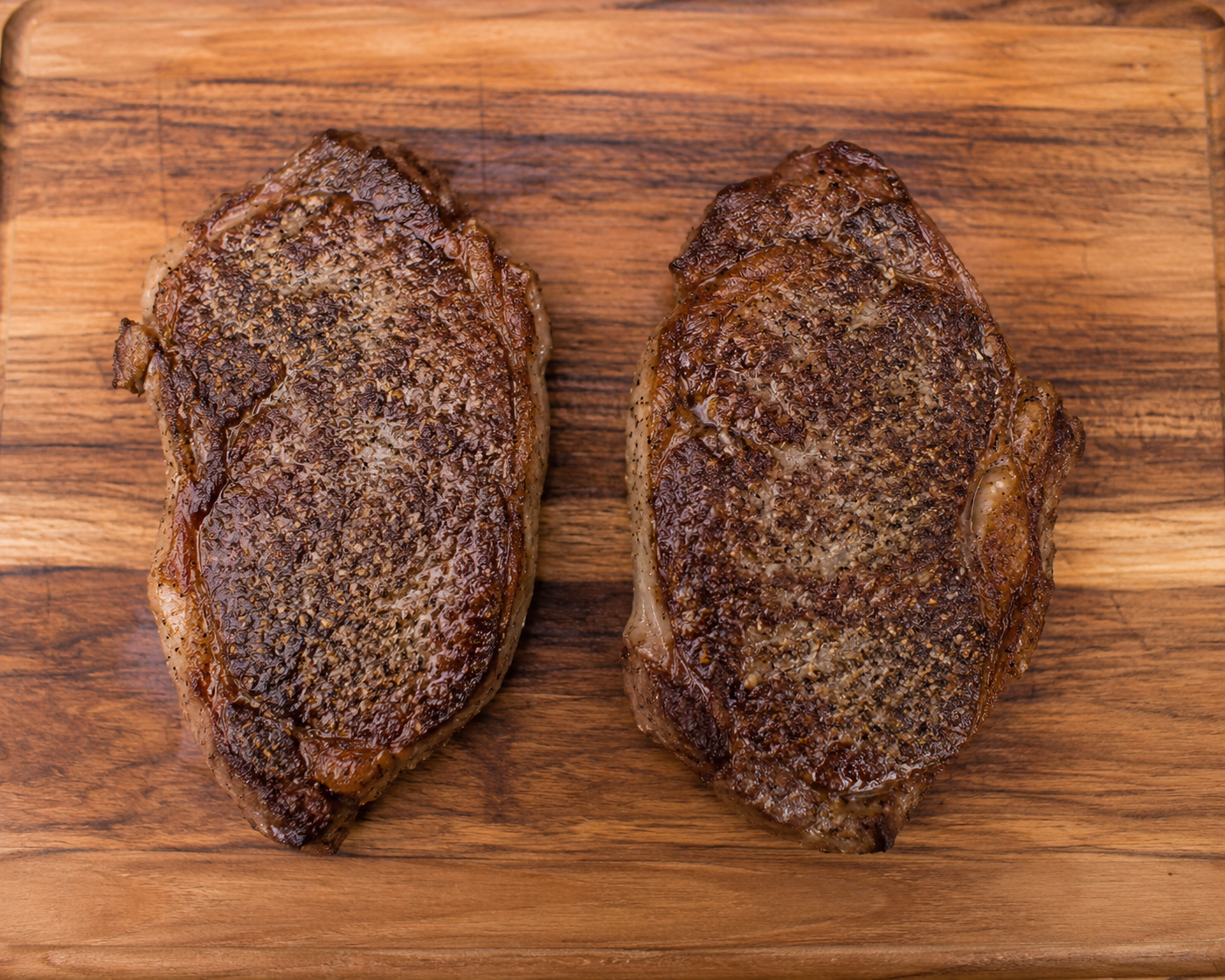 Two comparable steaks seasoned with the same SPG base — the fair starting point for the comparison.